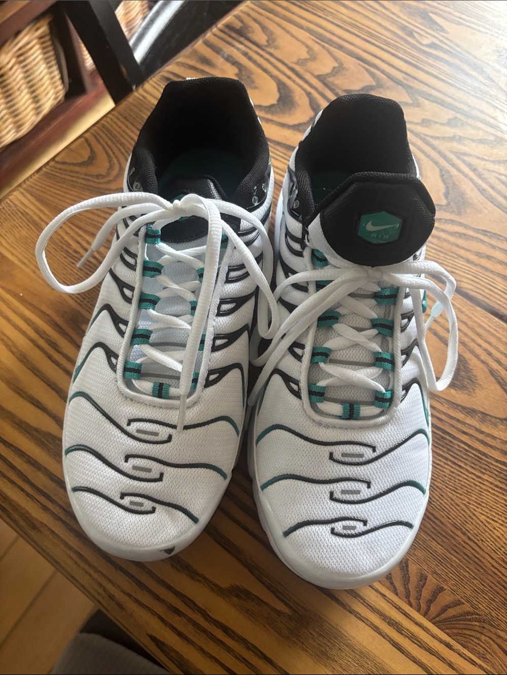 Nike Women’s White Teal and Black Athletic Sneakers